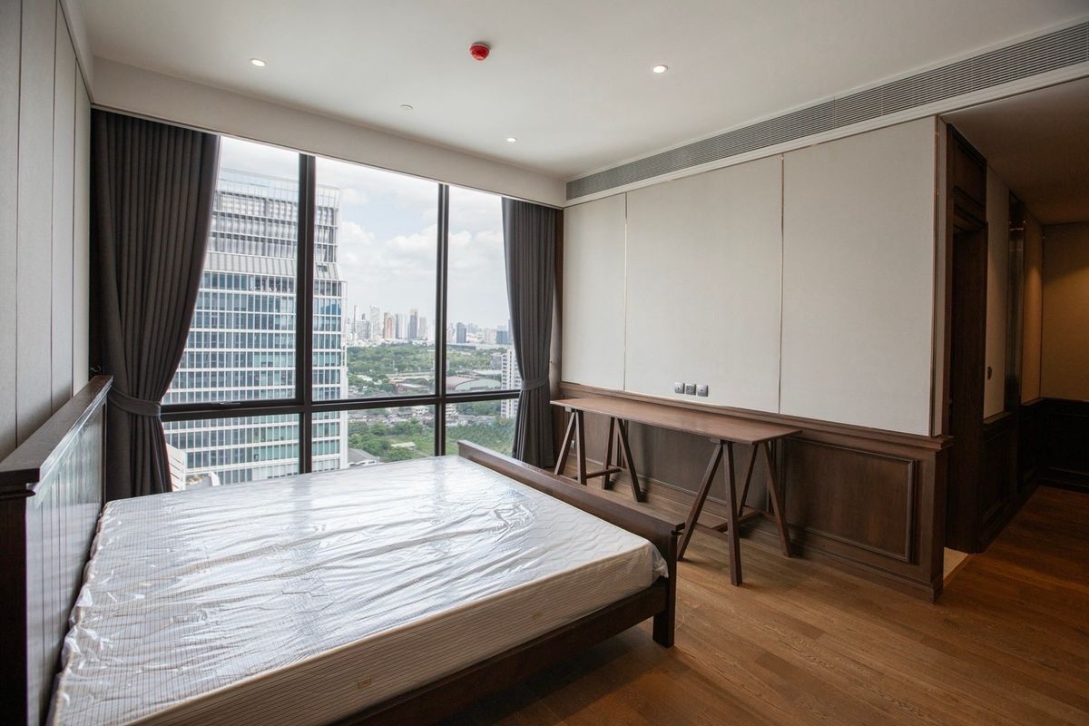 For SaleCondoWitthayu, Chidlom, Langsuan, Ploenchit : 📢👇Rare Item, sell with tenant til June 2026 Buyer can request unit without tenant (60-day prior notice)
PENTHOUSE at Muniq Langsuan, long big balcony , opposite Lumpini park, Sindhorn village , Velaa community mall, new big project ONE Bangkok 