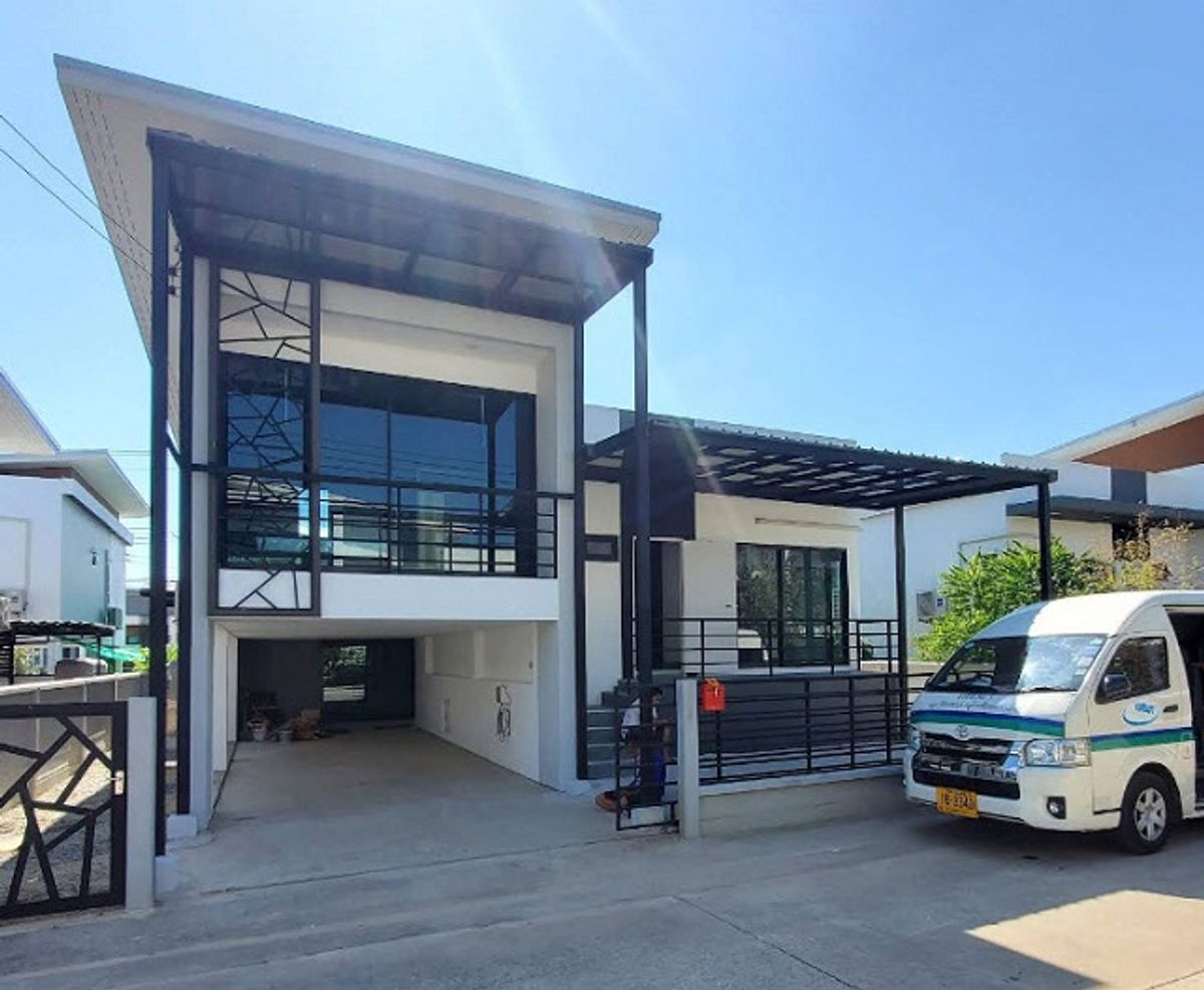 ให้เช่าบ้านบางนา แบริ่ง ลาซาล : โลตัส ถนนหลวงแพ่ง 800ม. รร.สาธิตนานาชาติ สจล. 3.8 กม. ให้เช่าบ้านเดี่ยว 2 ชั้น ร่มรื่น 54ตร.วา. 214ตร.ม. 3นอน 2น้ำARL สุวรรณภูมิ 5.2 กม.