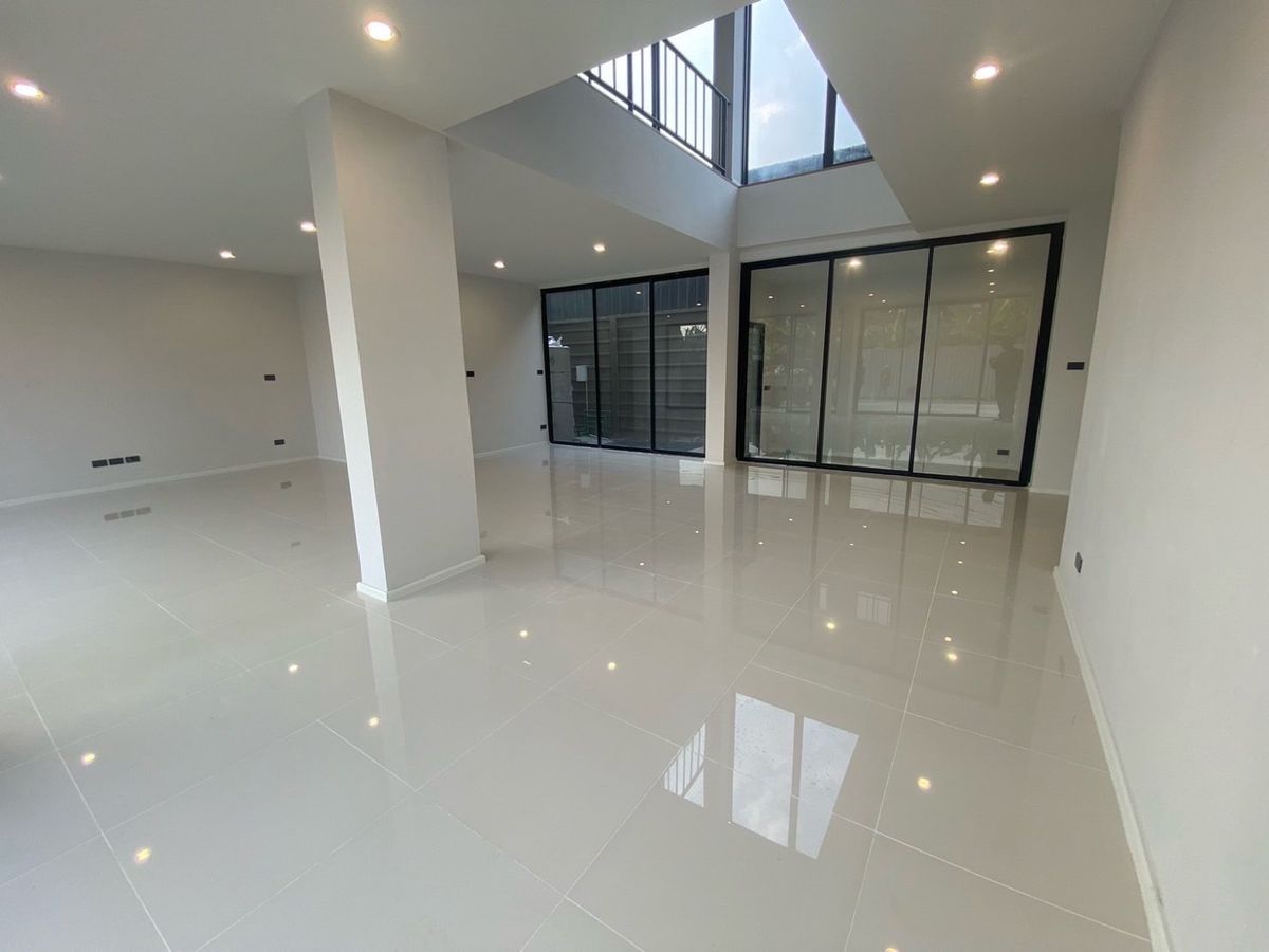 For Rent: Home Office, Ladprao 41 – Near Ratchadaphisek–Ladprao Intersection & BTS |出租:拉差达披色–拉抛路交汇处附近的拉抛41号家庭办公楼,近轻轨站 Loading...