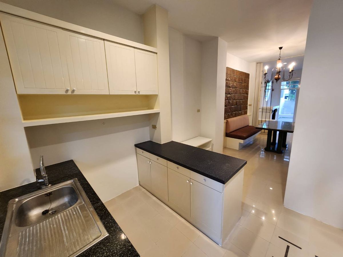 For RentTownhomeRatchadapisek, Huaikwang, Suttisan : Rent a townhouse Ratchadaphisek Zone - Five Lat Phrao Intersection near MRT Five Lat Phrao Intersection for 5 minutes