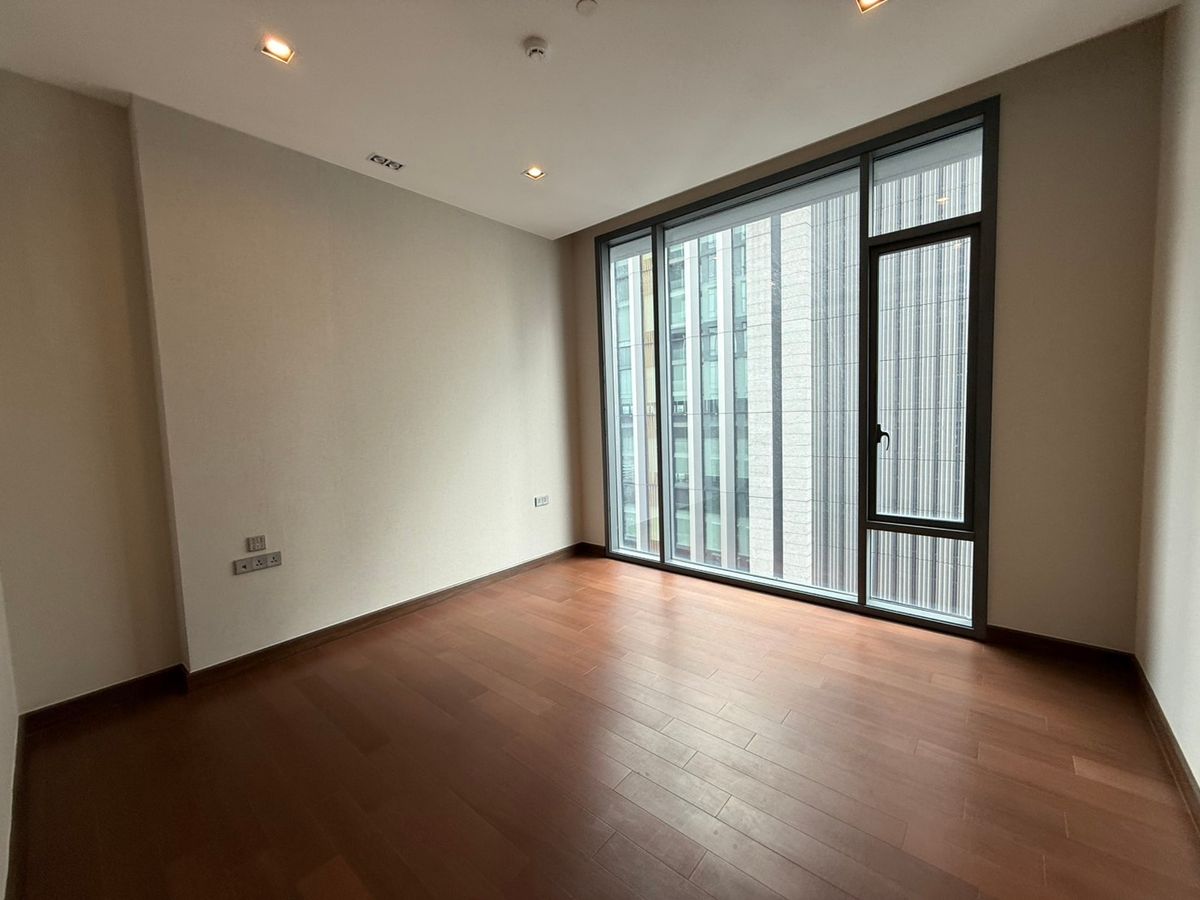 For SaleCondoNana, North Nana,Sukhumvit13, Soi Nana : Building *** Real room picture *** Q1 Sukhumvit 3 Beds 4 Baths 158.45 SQ.M. P/F ** Fixed 3 Parking
