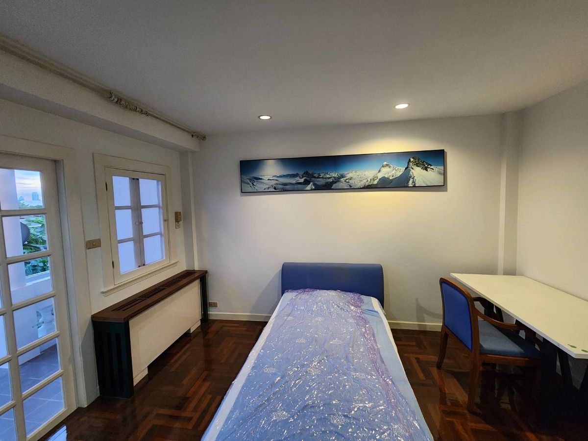 For RentTownhomeRatchadapisek, Huaikwang, Suttisan : Rent a townhouse Ratchadaphisek Zone - Five Lat Phrao Intersection near MRT Five Lat Phrao Intersection for 5 minutes