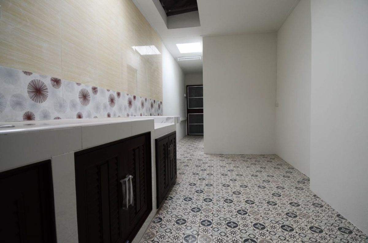 For RentHouseChokchai 4, Ladprao 71, Ladprao 48, : RH081125 2-story, 3-bedroom detached house for rent in Chok Chai 4 area, ideal for a home office.