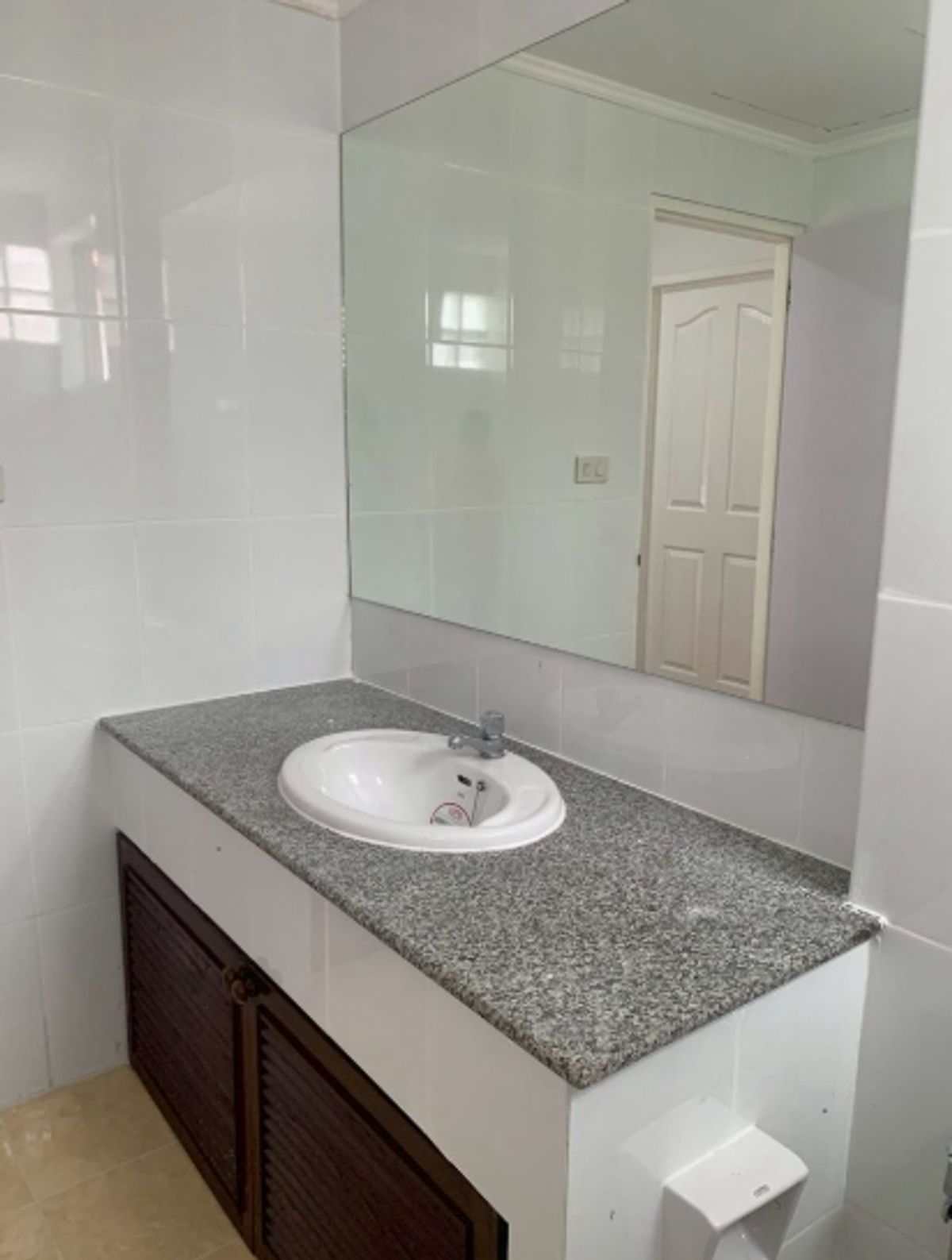 ขายบ้านนวมินทร์ รามอินทรา : ขายบ้านเดี่ยว 2 ชั้น , เนื้อที่ 61.8 ตรว.  หมู่บ้านสัมมากร 2 ถนนสามวา 20 แขวงบางชัน  เขตคลองสามวา  จังหวัดกรุงเทพมหานคร (ตกแต่งใหม่ พร้อมอยู่ )