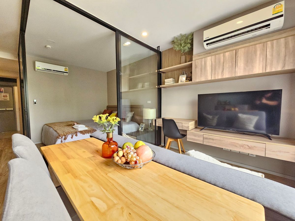 ขายคอนโดสาทร นราธิวาส : 🌸 Blossom Condo Sathorn - Charoenrat Rare Item ใจกลางสาทร! ตกแต่งพร้อมเฟอร์นิเจอร์ ราคาดี ปล่อยเช่าง่าย เริ่มต้นคุ้มสุดเพียง 2.46 ล้าน โทร.0994629391 เบิร์ด