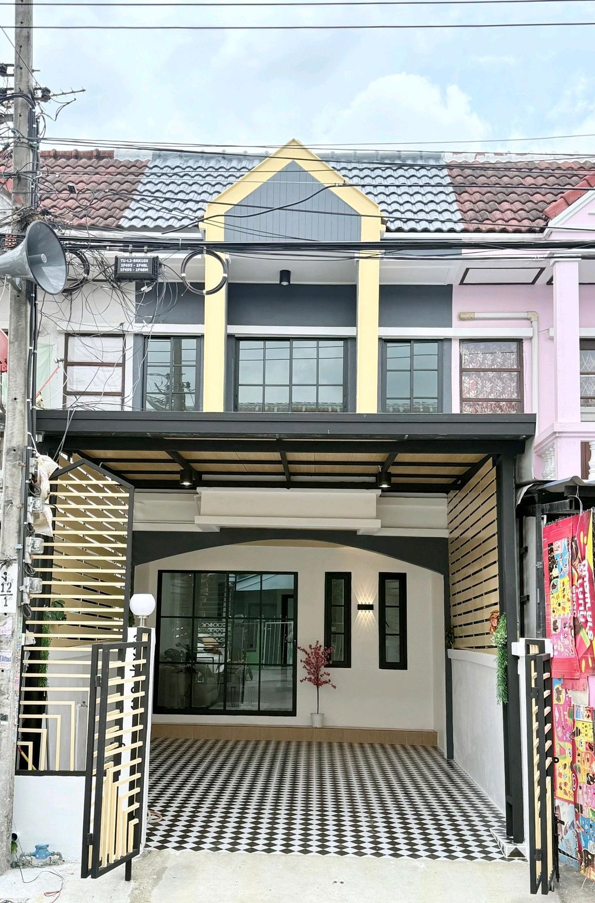 ขายทาวน์โฮมลาดกระบัง สุวรรณภูมิ : ทาวน์เฮ้าส์ 2 ชั้น หมู่บ้านรุ่งนภา ซอยร่มเกล้า 16 ใกล้สนามบินสุวรรณภูมิ บิ๊กซี แม็คโคร โลตัส ตลาดมีนบุรี โฮมโปร มหาวิทยาลัยเกษมบัณฑิต รีโนเวทแล้วพร้อมอยู่