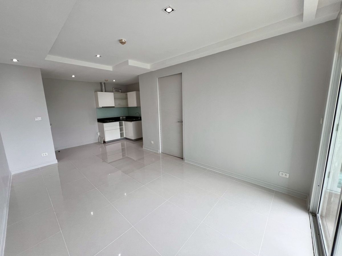 For SaleCondoSukhumvit, Asoke, Thonglor : Condo for sale in Beverly 33, near BTS Phrom Phong 1 bedroom, 1 bathroom, 50 sq.m., 6th floor [NCS250806]