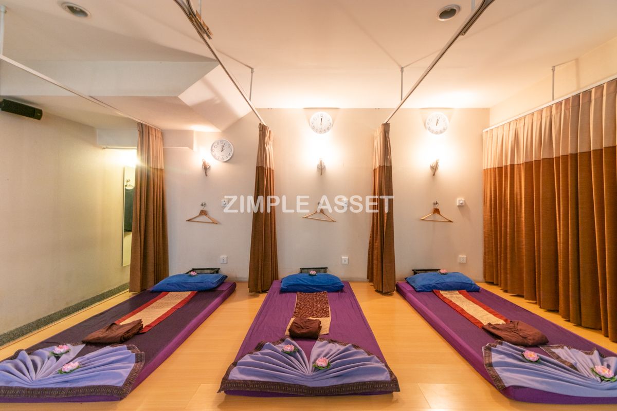 For RentSilom, Saladaeng, Bangrak : Line ID: @zimple_asset  Boutique-style accommodation on Surawong Road, daily and monthly full-service stays. near BTS/MRT.
