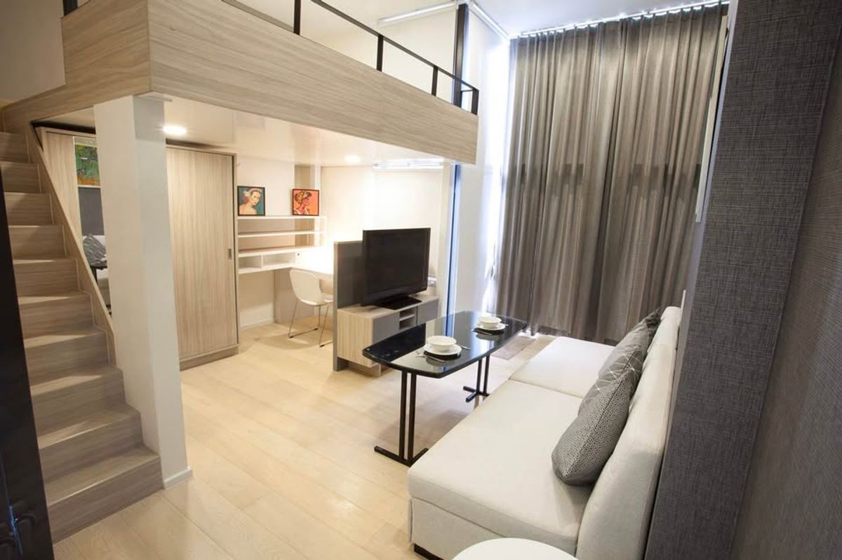 ให้เช่าคอนโดพระราม 9 เพชรบุรีตัดใหม่ RCA : คอนโด Chewathai Residence Asoke เดินทางสะดวก ใกล้รถไฟฟ้าเอ็มอาที มีรถรับส่ง ห้องสวย เฟอร์นิเจอร์ครบ พร้อมอยู่