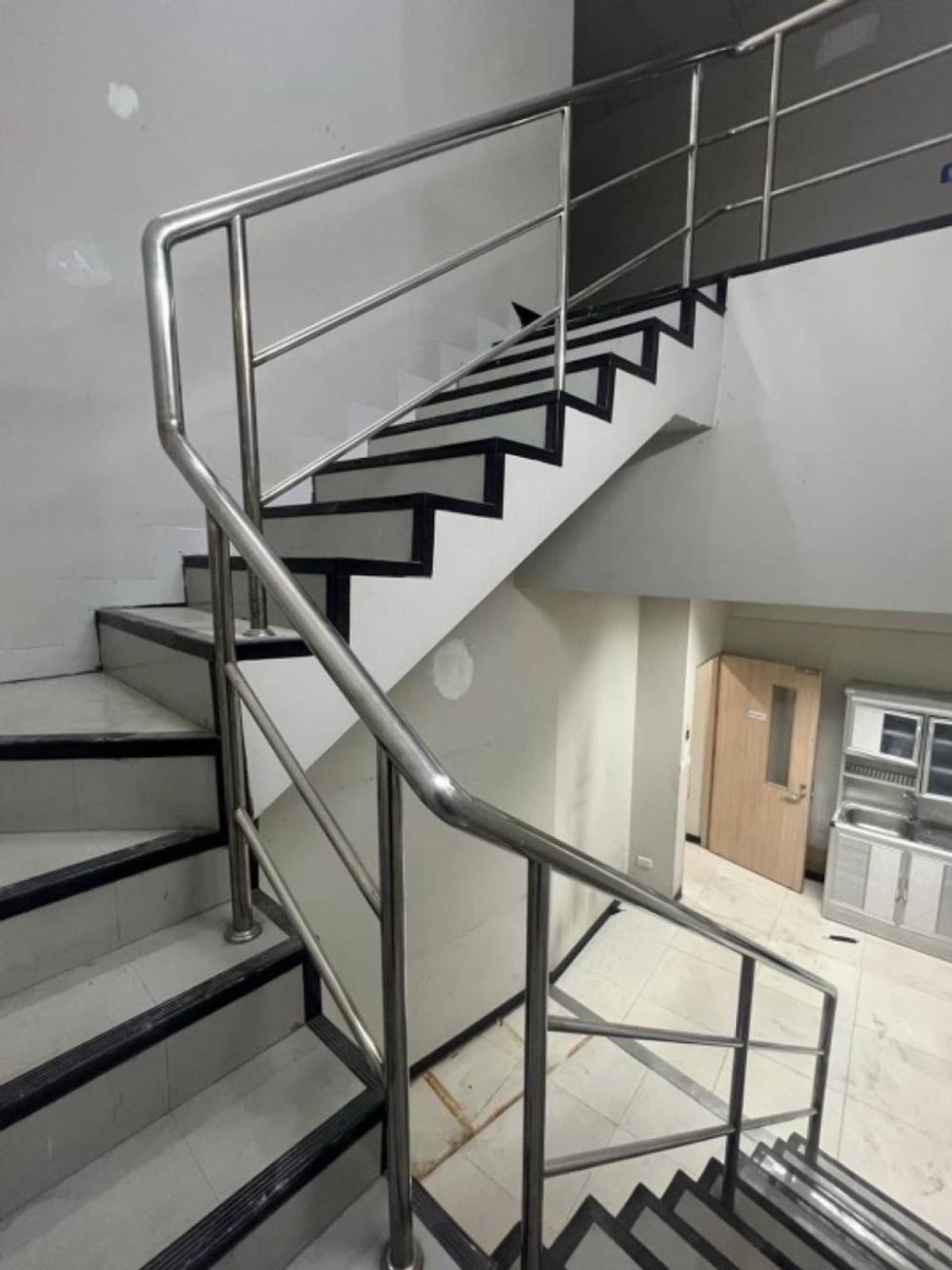 ให้เช่าร้านค้า/ตลาดนัดเยาวราช บางลำพู : ให้เช่า ตึกริมถนนใหญ่เยาวราช ใกล้ รถไฟฟ้า MRT วัดมังกร แหล่งนักท่องเที่ยว เหมาะทำ โรงแรม โฮสเทล สปา ร้านอาหาร | For Rent - Commercial Building on Roadside Yaowarat (China Town) nearby MRT Watmangkorn , suitable for Hotel / Hostel / Spa / Food and etc., 