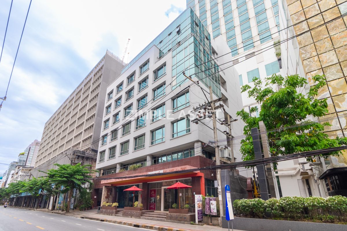 For RentSilom, Saladaeng, Bangrak : Line ID: @zimple_asset  Boutique-style accommodation on Surawong Road, daily and monthly full-service stays. near BTS/MRT.