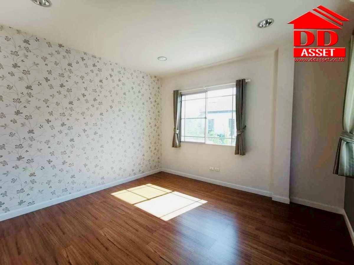 For SaleHouseSamut Prakan,Samrong : For Sale Nantawan Srinakarin Nantawan Srinakarin Code: H8137