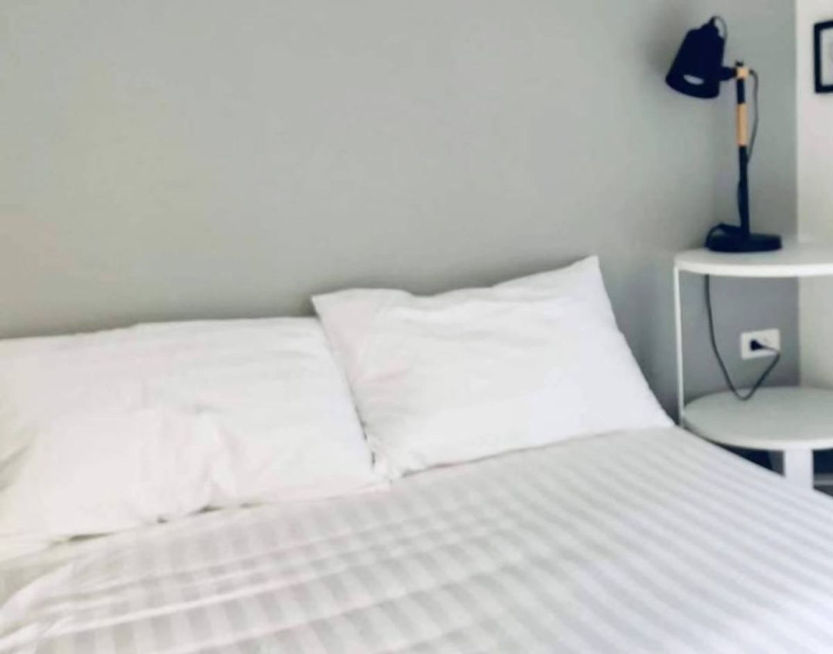 ให้เช่าคอนโดพระราม 9 เพชรบุรีตัดใหม่ RCA : คอนโด Chewathai Residence Asoke เดินทางสะดวก ใกล้รถไฟฟ้าเอ็มอาที มีรถรับส่ง ห้องสวย เฟอร์นิเจอร์ครบ พร้อมอยู่