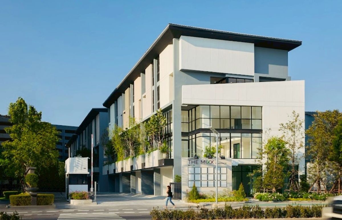 ให้เช่าโฮมออฟฟิศลาดพร้าว101 แฮปปี้แลนด์ : For rent The Mixx Preakasa โฮมอ็อฟฟิศ 4.5 ชั้น เดอะ มิกซ์ แพรกษา มีลิฟต์ อยู่ใกล้ถนนสุขุมวิทและ BTS สถานีแพรกษา รหัส : T8227