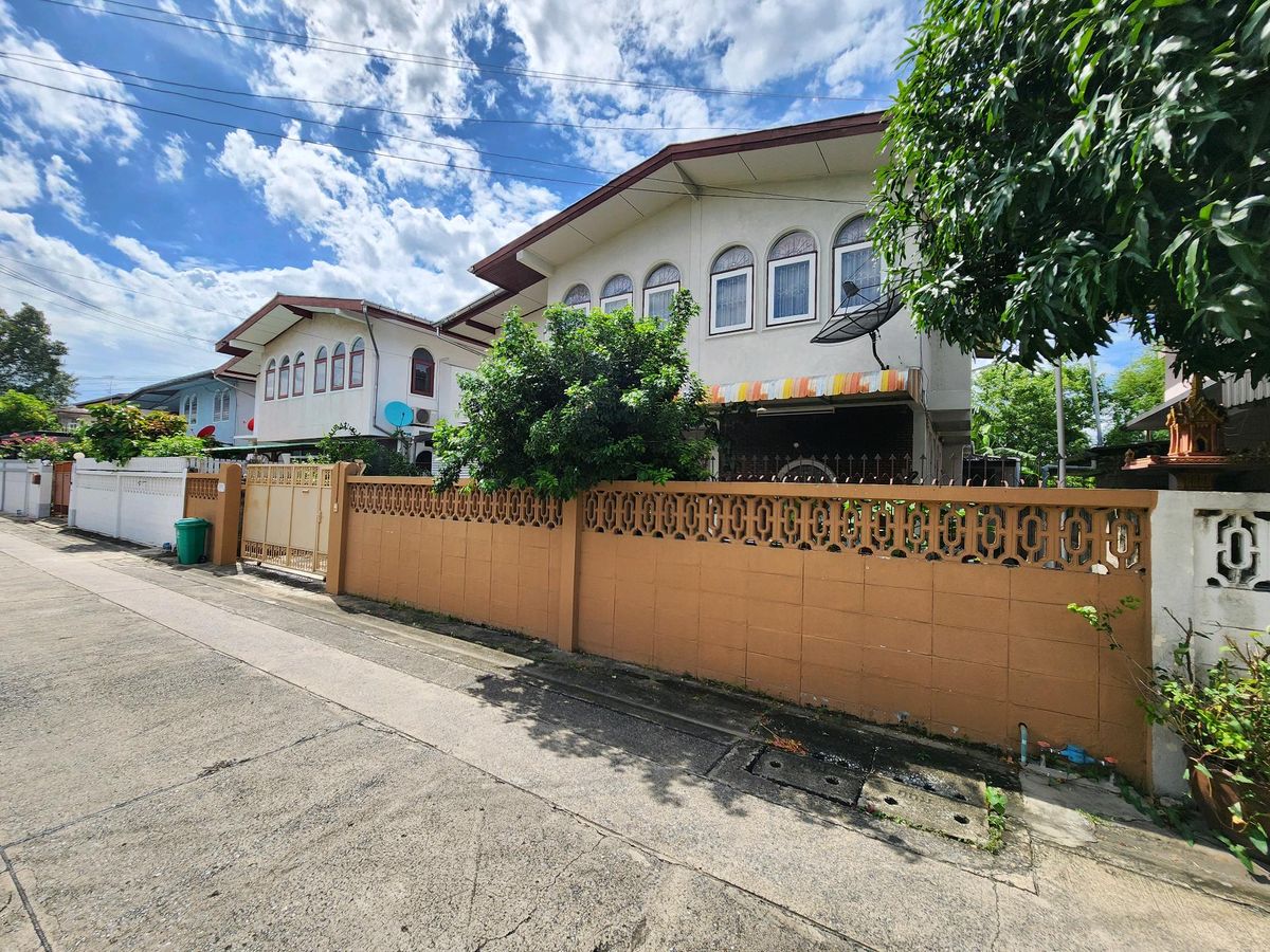 For SaleHouseChaengwatana, Muangthong : House for sale in Chaeng Watthana 14, beautiful condition, near the Special BTS
