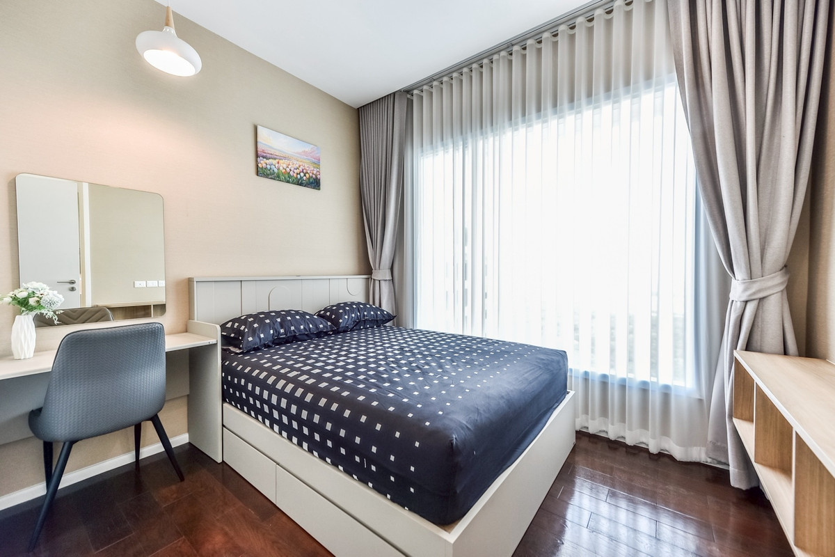 ให้เช่าคอนโดลาดพร้าว เซ็นทรัลลาดพร้าว : ให้เช่าราคาถูก คอนโดห้องใหม่ The Saint Residences Penthouse 3-Bed ชั้นสูง ห้องสวย 