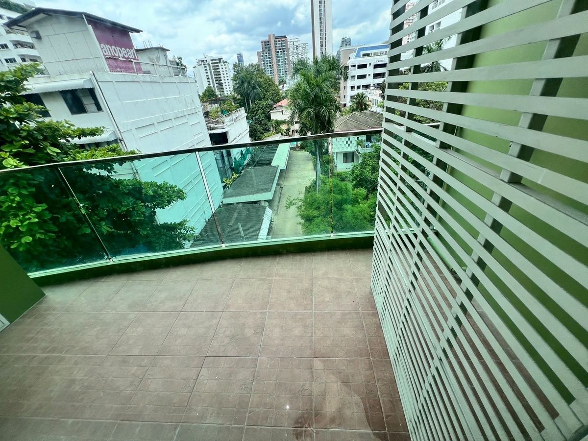 For SaleCondoSukhumvit, Asoke, Thonglor : Condo for sale in Beverly 33, near BTS Phrom Phong 1 bedroom, 1 bathroom, 50 sq.m., 6th floor [NCS250806]
