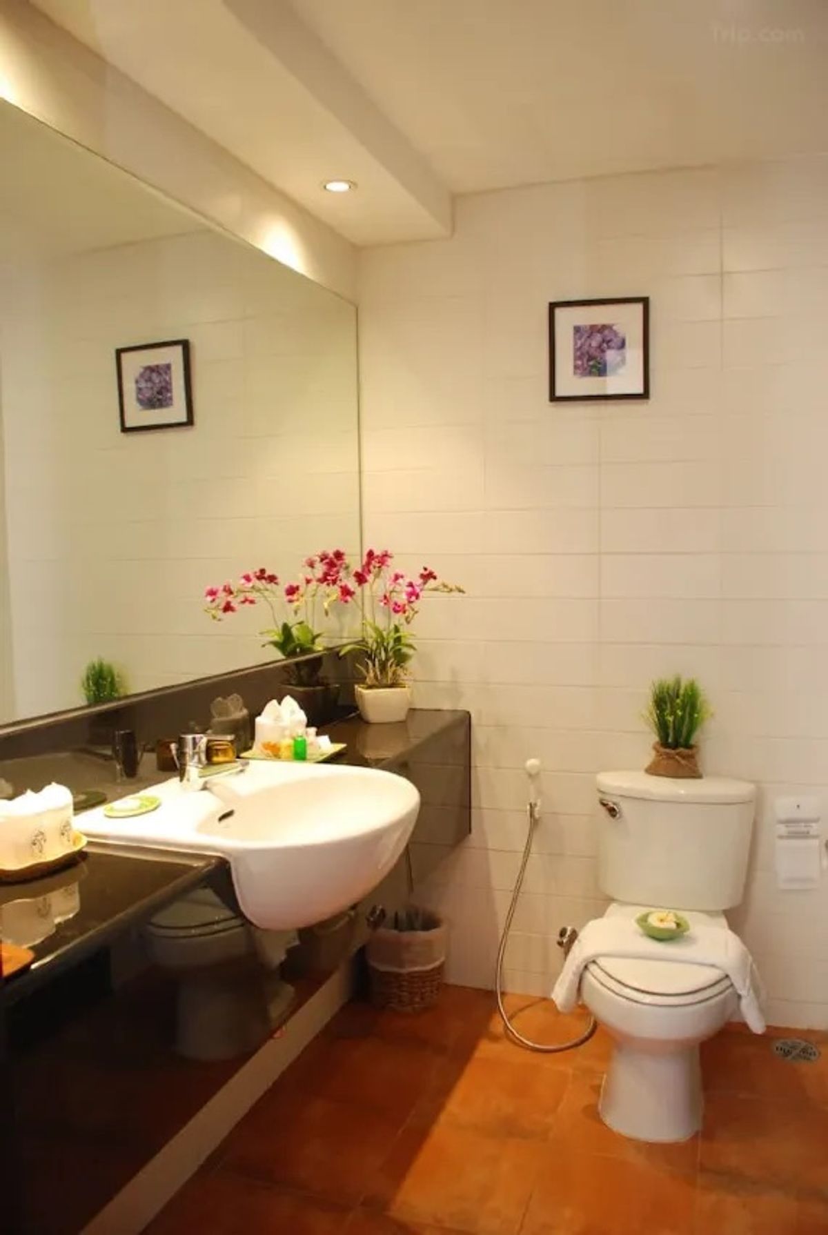 For RentSilom, Saladaeng, Bangrak : Line ID: @zimple_asset  Boutique-style accommodation on Surawong Road, daily and monthly full-service stays. near BTS/MRT.