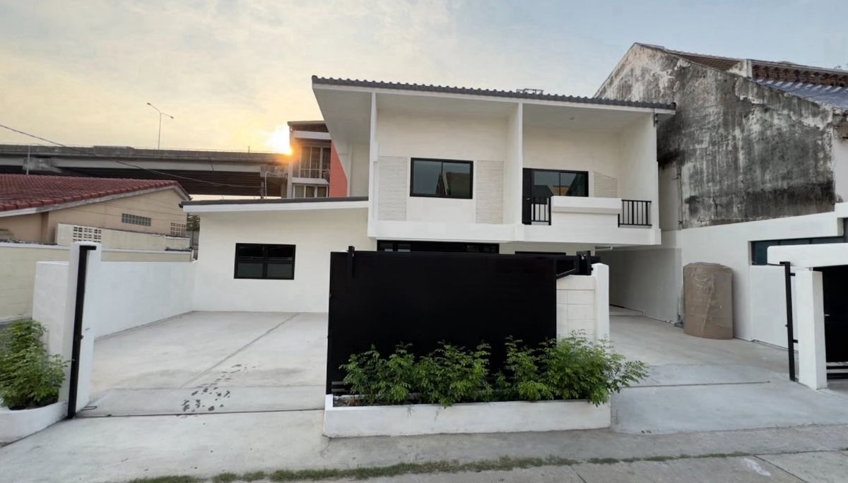 ให้เช่าโฮมออฟฟิศพัฒนาการ ศรีนครินทร์ : For Rent - White House Home Office at Pattanakarn - Sukhumvit Bangkok | Accepted Company Registeration and Business Welcome