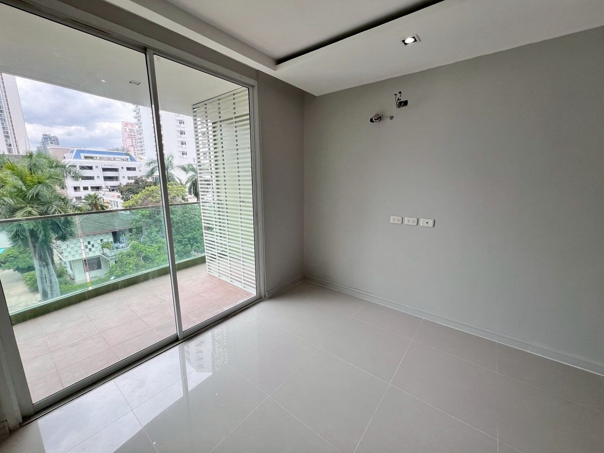 For SaleCondoSukhumvit, Asoke, Thonglor : Condo for sale in Beverly 33, near BTS Phrom Phong 1 bedroom, 1 bathroom, 50 sq.m., 6th floor [NCS250806]