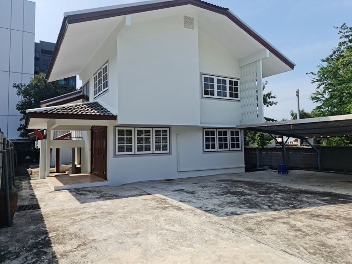 ให้เช่าบ้านลาดพร้าว เซ็นทรัลลาดพร้าว : ให้เช่าบ้านเดี่ยว หลังใหญ่ 150 ตรว อยู่โซนลาดพร้าวซอย 44 พร้อมอยู่