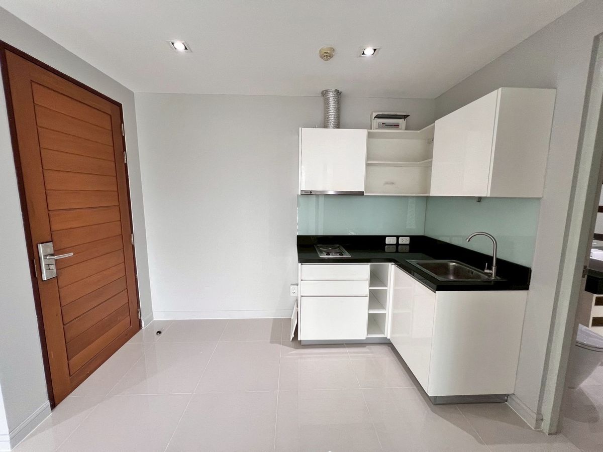 For SaleCondoSukhumvit, Asoke, Thonglor : Condo for sale in Beverly 33, near BTS Phrom Phong 1 bedroom, 1 bathroom, 50 sq.m., 6th floor [NCS250806]