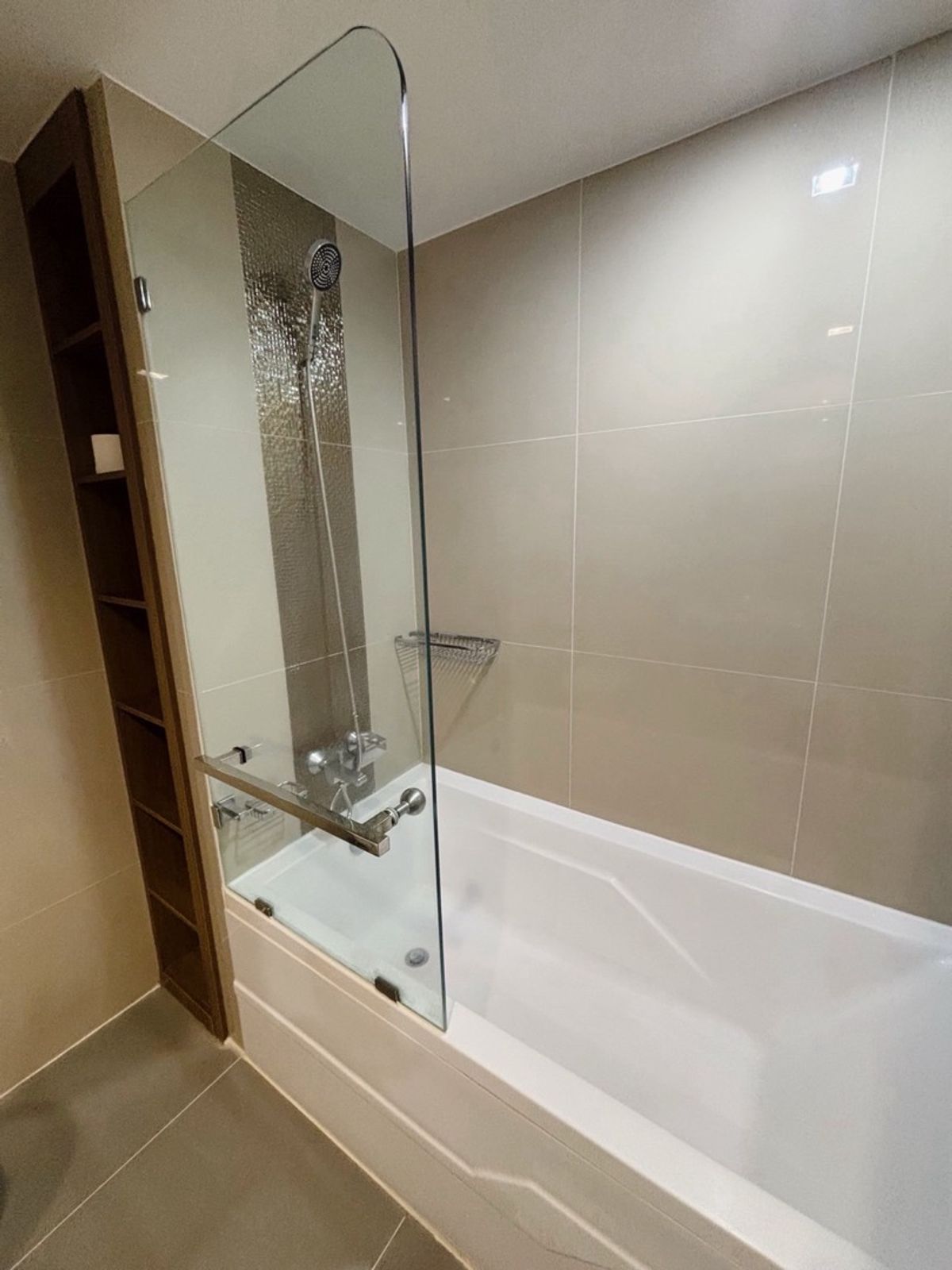 CondoOnnut, Udomsuk : Rent&Sale 3 Bedroom 110 sqm. Pool View Ideo Sukhumvit 93 30m BTS Bang Chak Tel 095-878-5645