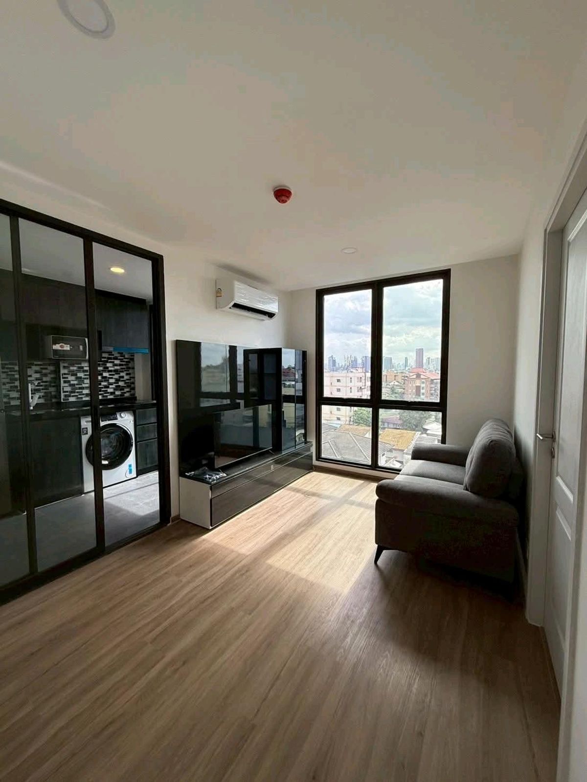 For RentCondoRamkhamhaeng, Hua Mak : 🐶🐱 Pet Friendly, new room! Complete fir + electrical appliances ready !!