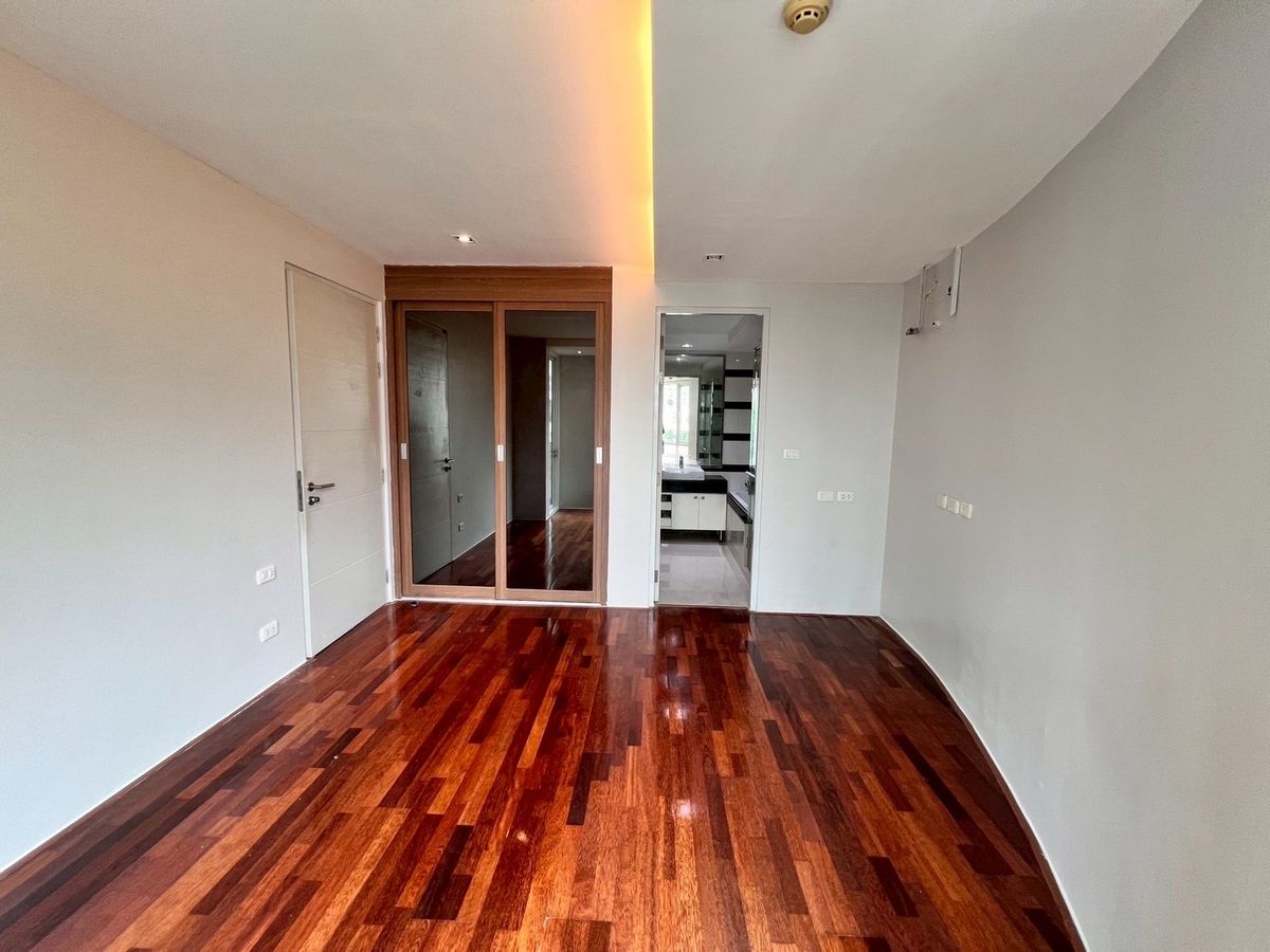 For SaleCondoSukhumvit, Asoke, Thonglor : Condo for sale in Beverly 33, near BTS Phrom Phong 1 bedroom, 1 bathroom, 50 sq.m., 6th floor [NCS250806]