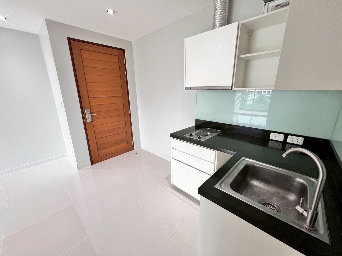 For SaleCondoSukhumvit, Asoke, Thonglor : Condo for sale in Beverly 33, near BTS Phrom Phong 1 bedroom, 1 bathroom, 50 sq.m., 6th floor [NCS250806]