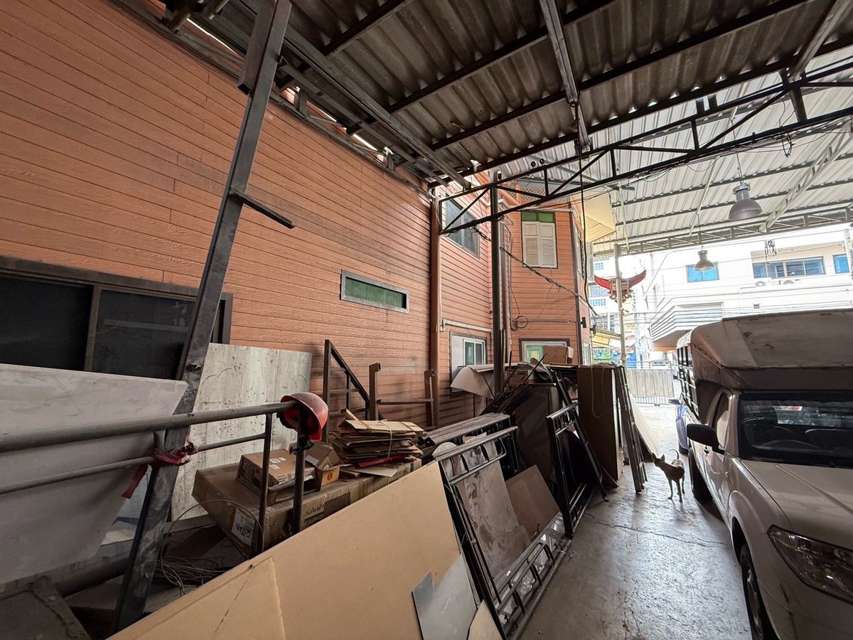 For SaleLandSilom, Saladaeng, Bangrak : Land for sale 1 rai‼ ️ In the heart of Bangkok, beautiful plot‼ ️ Soi Charoen Krung 43, land size: 1-34 rai (434 square wah), price 104,000,000 baht