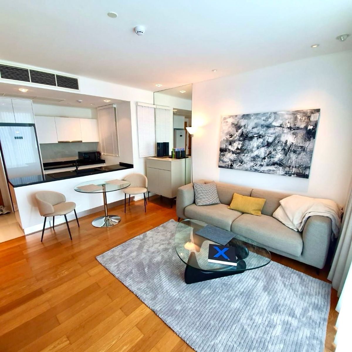 For RentCondoSukhumvit, Asoke, Thonglor : 🌅 Bright & Spacious 1-Bedroom – 54 sqm ☀️East-Facing 📍Near BTS Asoke ✨Fully Furnished - Ready to move in🏡