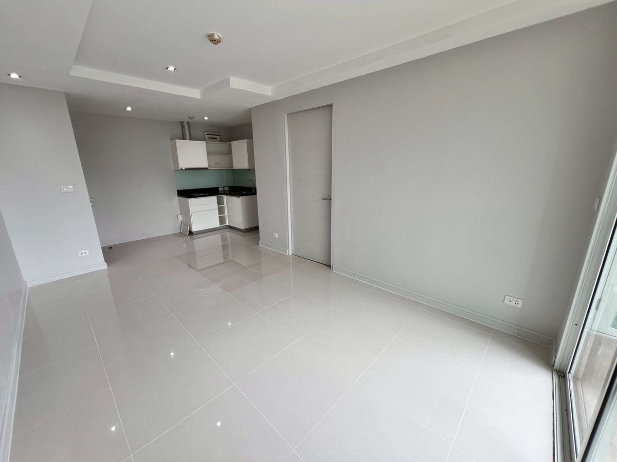 For SaleCondoSukhumvit, Asoke, Thonglor : Condo for sale in Beverly 33, near BTS Phrom Phong 1 bedroom, 1 bathroom, 50 sq.m., 6th floor [NCS250806]