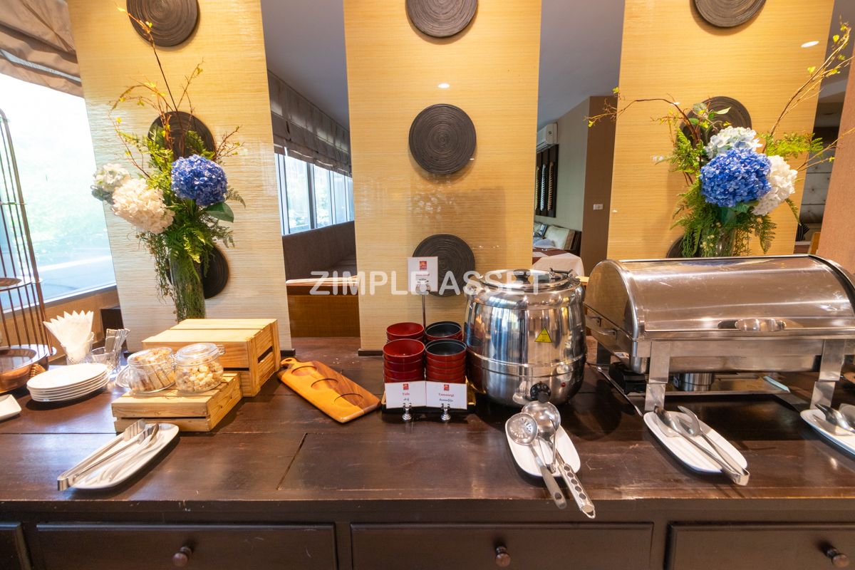 For RentSilom, Saladaeng, Bangrak : Line ID: @zimple_asset  Boutique-style accommodation on Surawong Road, daily and monthly full-service stays. near BTS/MRT.