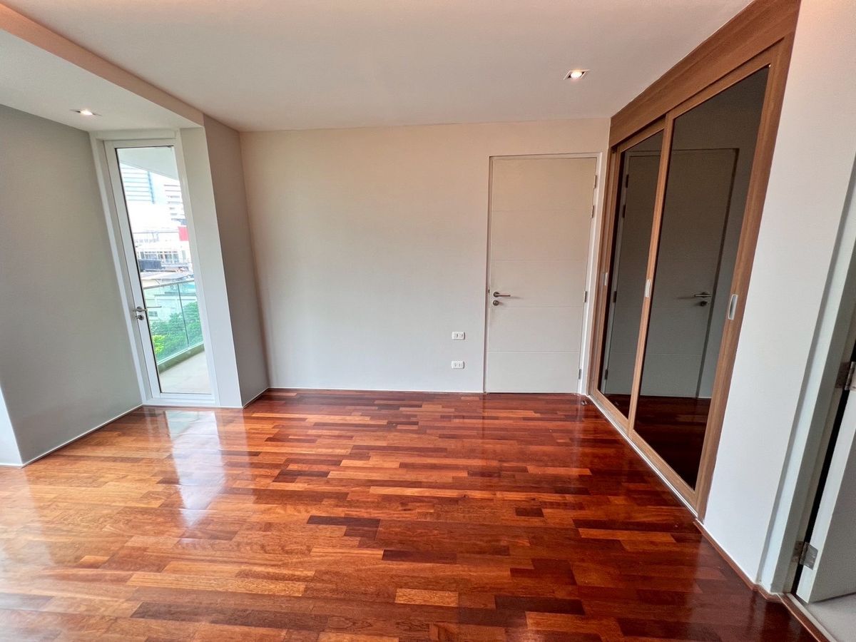 For SaleCondoSukhumvit, Asoke, Thonglor : Condo for sale in Beverly 33, near BTS Phrom Phong 1 bedroom, 1 bathroom, 50 sq.m., 6th floor [NCS250806]