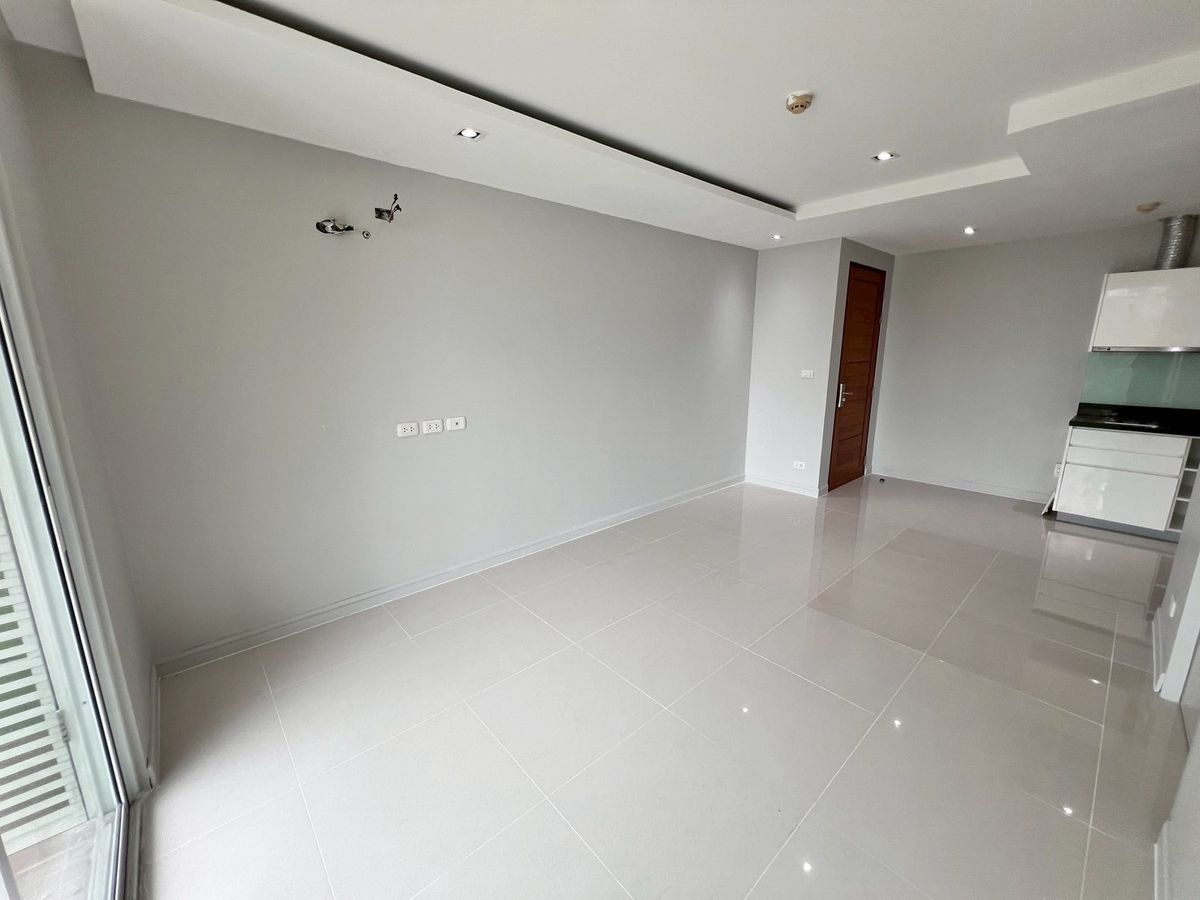 For SaleCondoSukhumvit, Asoke, Thonglor : Condo for sale in Beverly 33, near BTS Phrom Phong 1 bedroom, 1 bathroom, 50 sq.m., 6th floor [NCS250806]