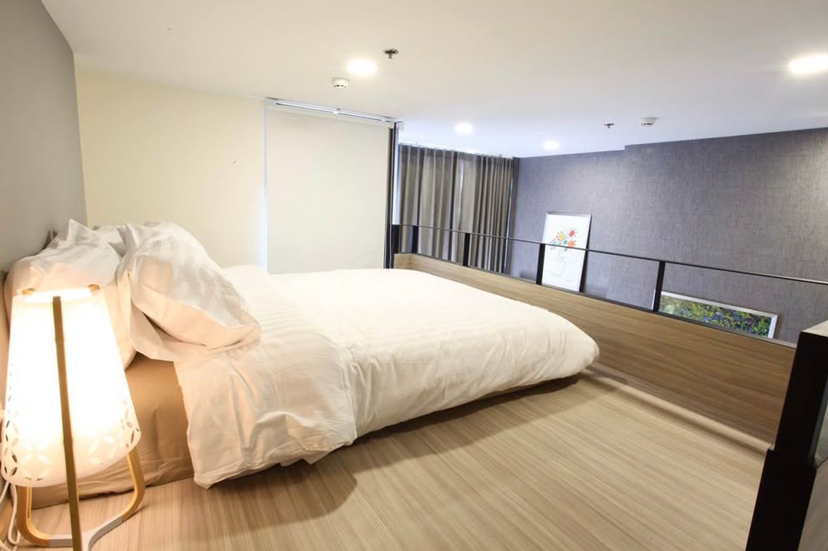 ให้เช่าคอนโดพระราม 9 เพชรบุรีตัดใหม่ RCA : คอนโด Chewathai Residence Asoke เดินทางสะดวก ใกล้รถไฟฟ้าเอ็มอาที มีรถรับส่ง ห้องสวย เฟอร์นิเจอร์ครบ พร้อมอยู่