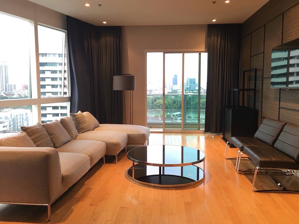 For RentCondoSukhumvit, Asoke, Thonglor : 🌈Spacious 3-Bedroom + Maid Quarters | 193 sqm 📍Prime Asoke Location Near BTS & Terminal 21‼️