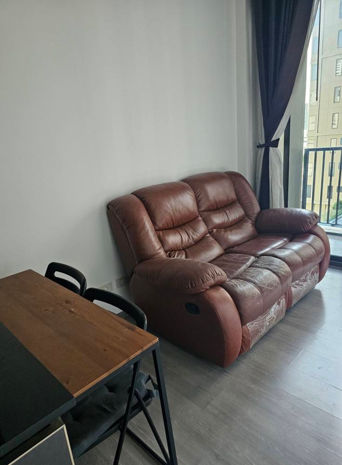 For RentCondoWongwianyai, Charoennakor : ⭐️ NYE by Sansiri ⭐️ 1 bedroom, 1 bathroom, room 31 sq.m., 10th floor, furniture is ready.
