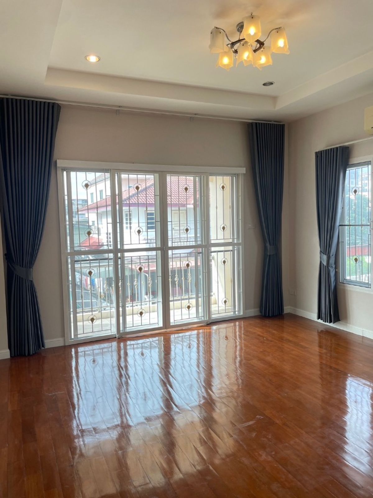 For SaleHouseVipawadee, Don Mueang, Lak Si : 💥 2-Story Detached House, 4 Bedrooms, 3 Bathrooms, Fully Furnished with Parking, Near Expressway and Red Line BTS.