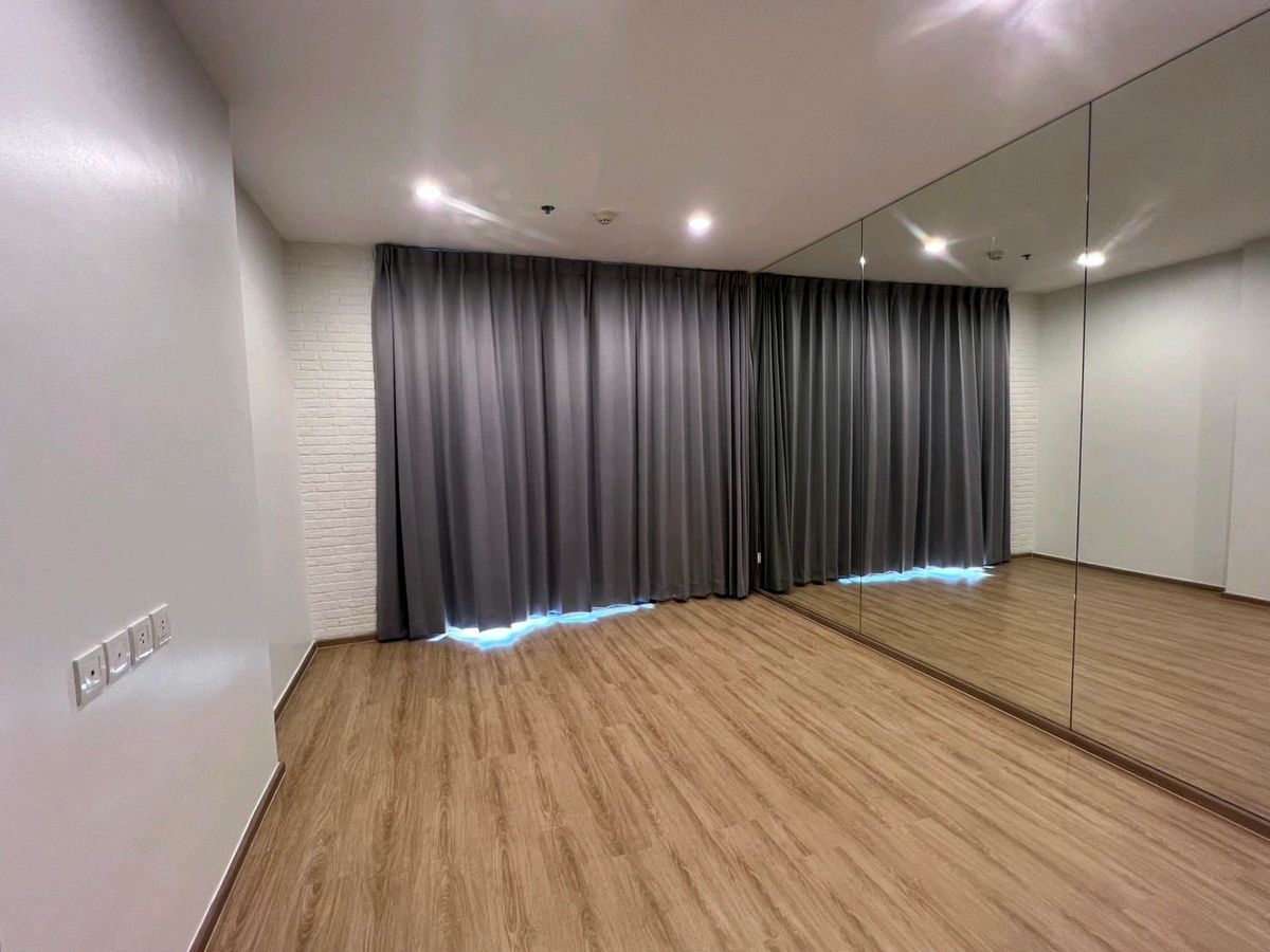 For SaleCondoSiam Paragon ,Chulalongkorn,Samyan : Urgent, selling beautiful rooms, just made a whole new room, Ideo Q Chula Samyan, Studio room. Interested, contact 0654649497.