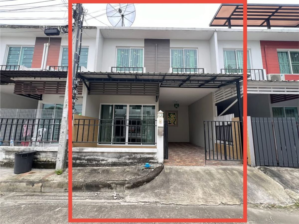 ให้เช่าทาวน์โฮมสมุทรปราการ สำโรง : ขาย/ให้เช่า ทาวน์โฮม 2 ชั้น หมู่บ้านเดอะคัลเลอร์พรีเมี่ยม บางนา กม.8  ใกล้ห้างเมกา สนใจติดต่อ 082-3223695