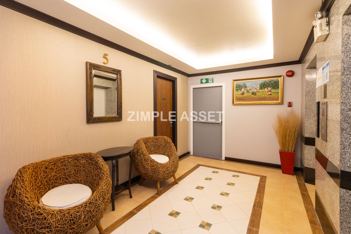 For RentSilom, Saladaeng, Bangrak : Line ID: @zimple_asset  Boutique-style accommodation on Surawong Road, daily and monthly full-service stays. near BTS/MRT.