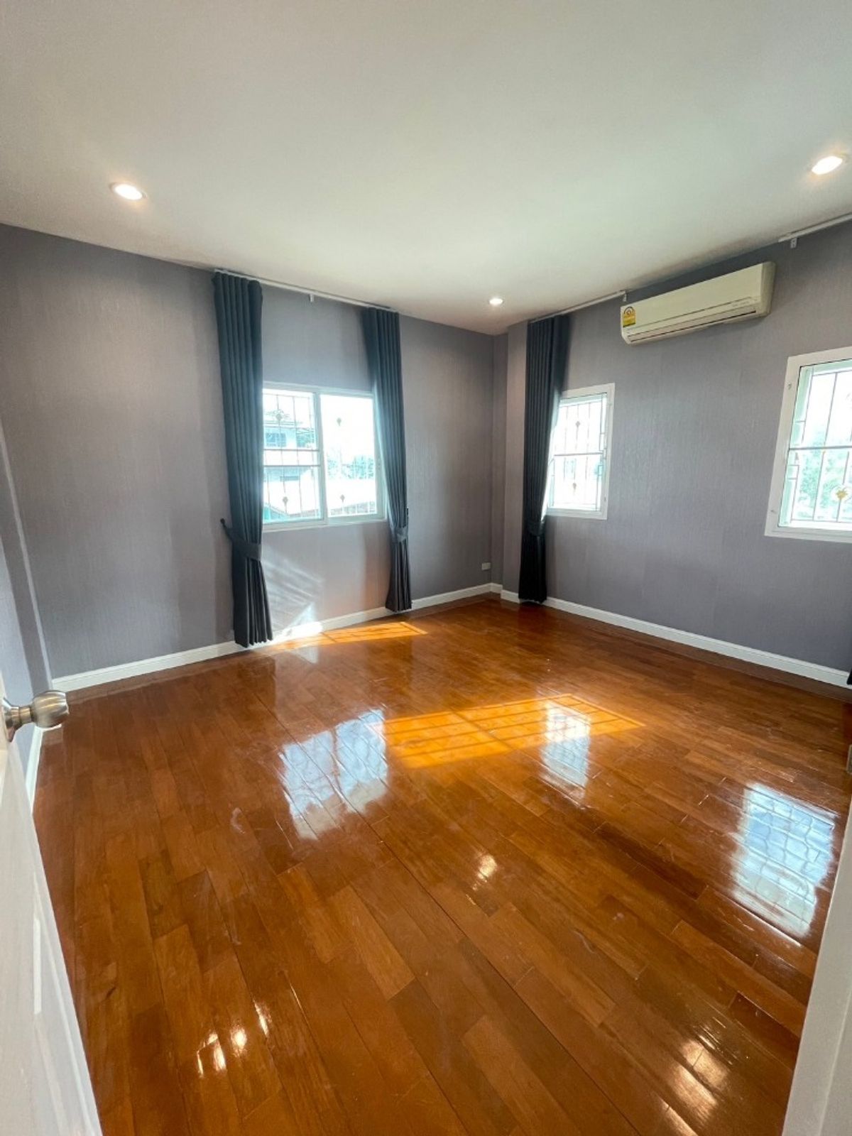 For SaleHouseVipawadee, Don Mueang, Lak Si : 💥 2-Story Detached House, 4 Bedrooms, 3 Bathrooms, Fully Furnished with Parking, Near Expressway and Red Line BTS.