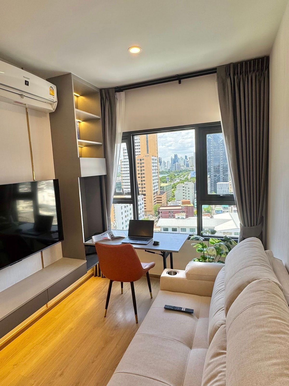 For RentCondoKhlongtoei, Kluaynamthai : ⭐️ Life Rama 4 - Asoke ⭐️1 Bed 32.4 sqm. Very beautiful room. Complete furniture and electrical appliances