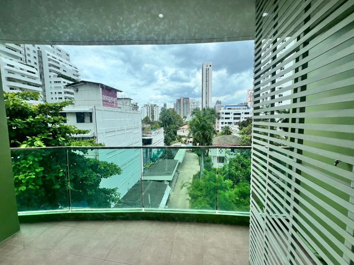 For SaleCondoSukhumvit, Asoke, Thonglor : Condo for sale in Beverly 33, near BTS Phrom Phong 1 bedroom, 1 bathroom, 50 sq.m., 6th floor [NCS250806]
