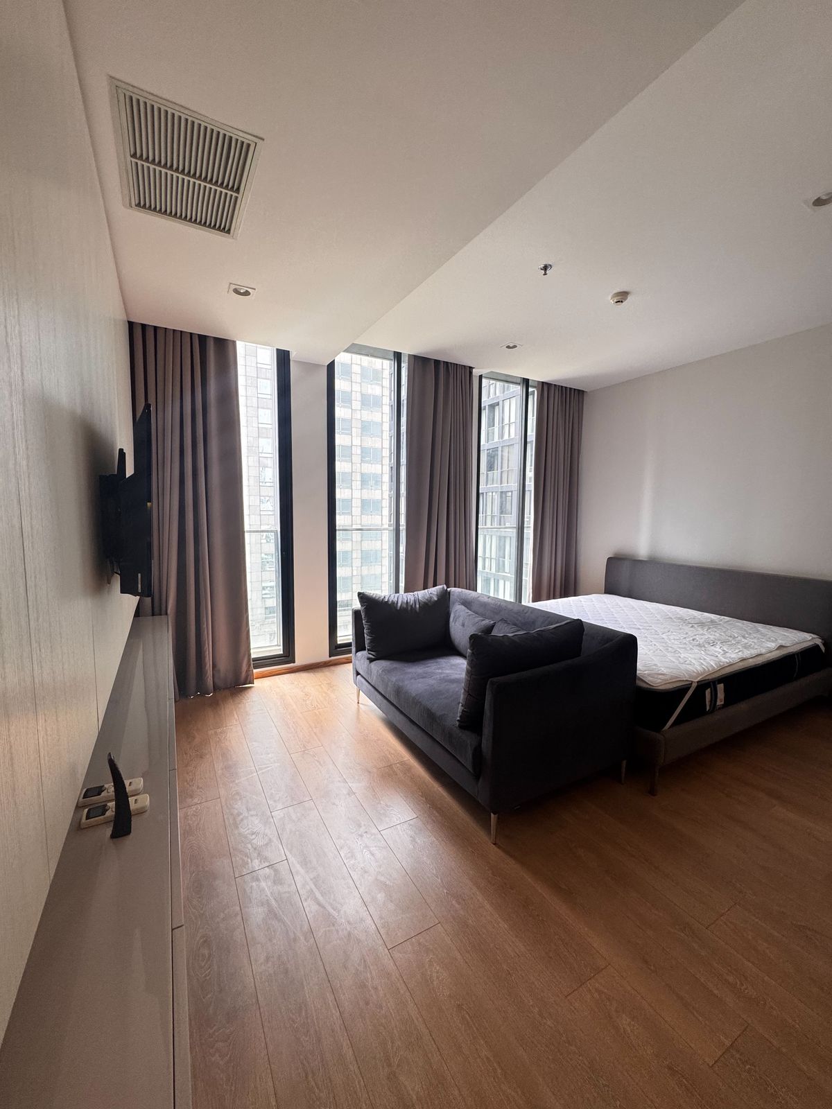 For RentCondoWitthayu, Chidlom, Langsuan, Ploenchit : Rent a new room with a condo Noble Ploenchit, Floor 11, Building C