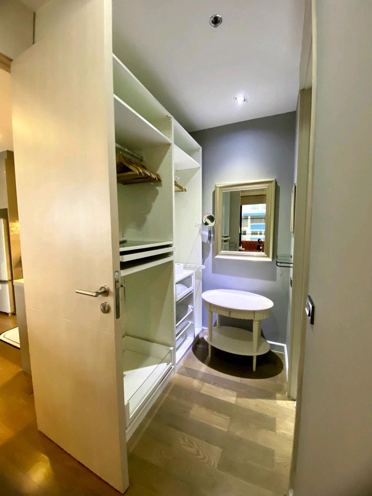 For RentCondoRatchathewi,Phayathai : BTS-AIRPORPORT LINK BTS LINE Big Room Size 43 square meters, 1 bedroom separation, 1 bathroom, 1 living room, Condo M, Phayathai for rent 25,000 baht/month