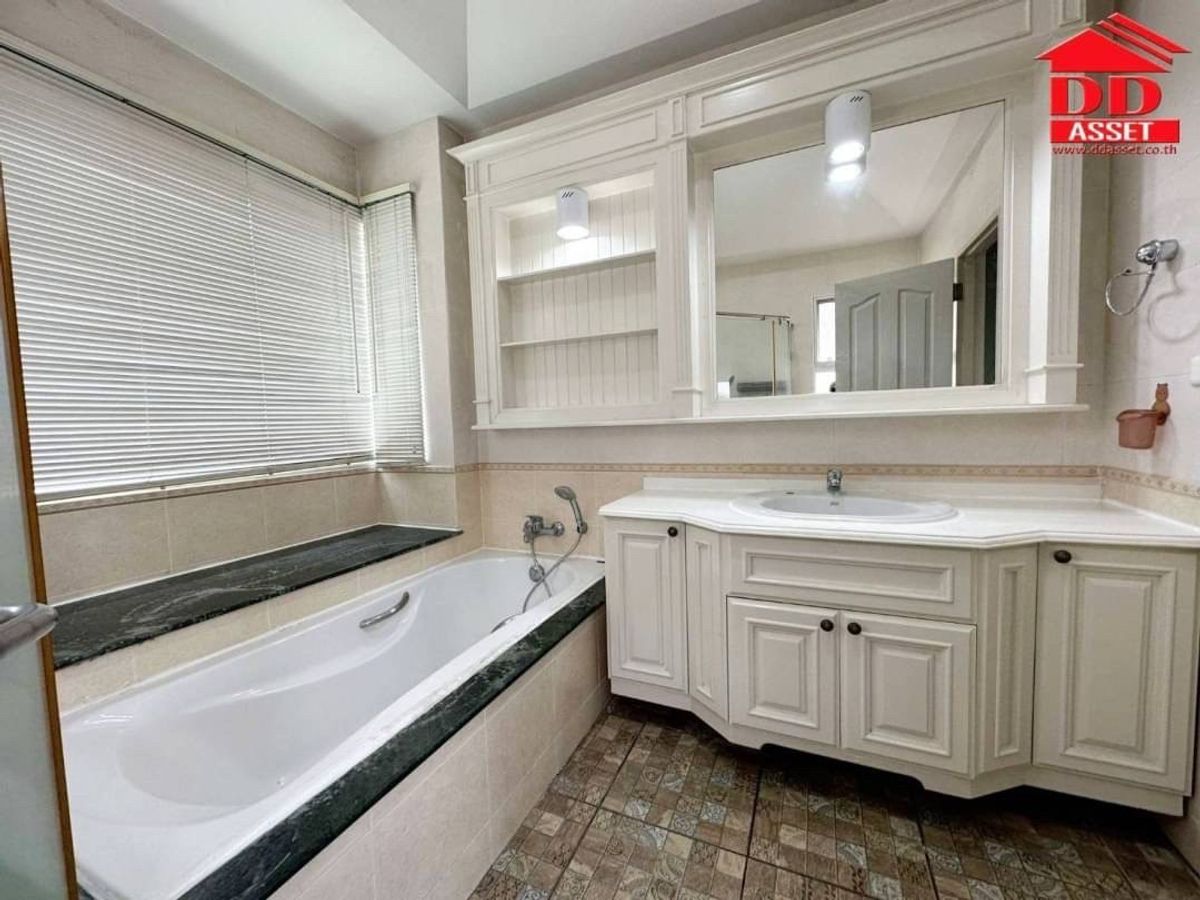 For RentHousePattanakan, Srinakarin : For Rent Nantawan Suanluang for rent at Ban Nantawan, Suan Luang Rama 9, Chalermprakiet 62 Code: H8140