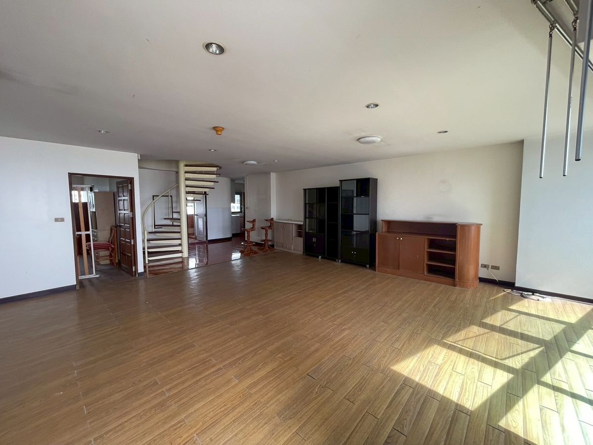 For SaleCondoSriracha Laem Chabang Ban Bueng : Rare Duplex Condo for Sale! 237 sqm with Panoramic Sea View, Eastern Tower Sriracha, Pet-Friendly, Incredible Value!